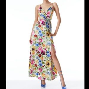 Alice + Olivia
Samantha Floral Surplice Dress